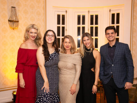 Convidados participam do coquetel de confraternização da Eurocâmara Minas Gerais no Automóvel Clube de Minas Gerais