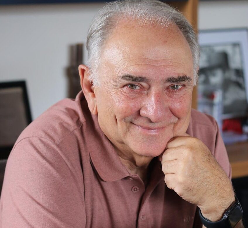 Luís Giffoni, autor da Linha de Neve, pousa para foto na sede da Academia Mineira de Letras em Belo Horizonte