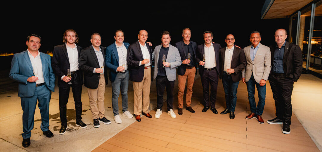 Grupo de executivos da Mercedes-Benz e da Minasmáquinas reunidos durante confraternização do Top Clientes 2025