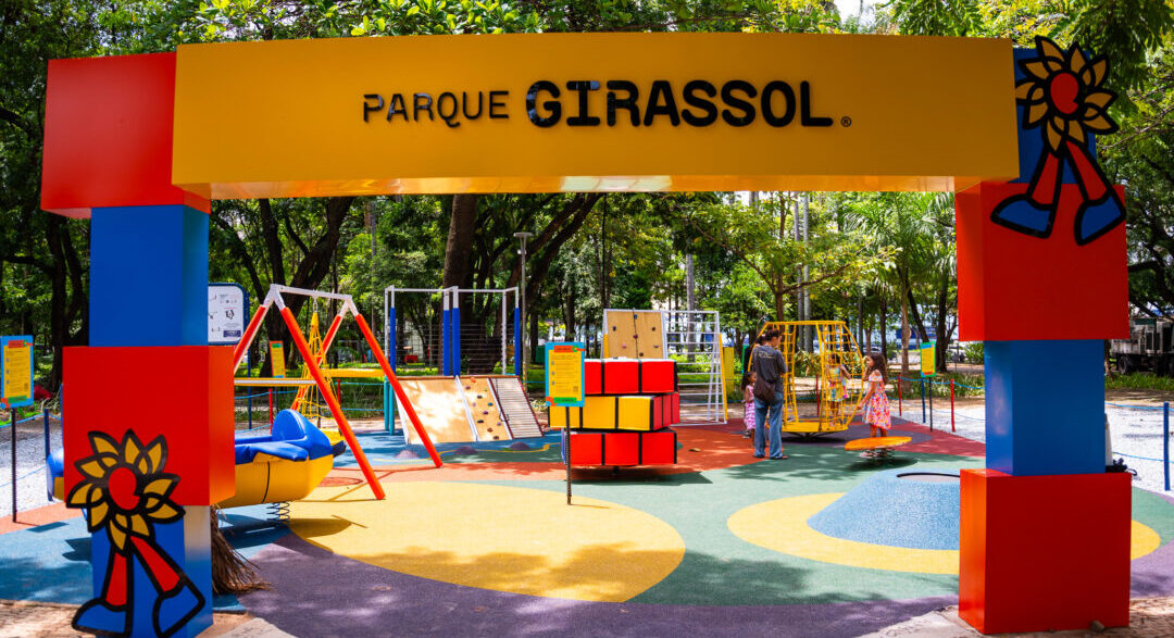 Entrada do Parque Girassol, espaço multissensorial gratuito no Parque Municipal de Belo Horizonte, com brinquedos acessíveis e estímulos sensoriais para crianças do espectro autista