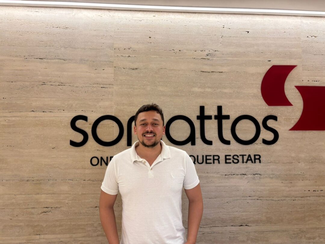 Somattos recebe prêmio Somattos