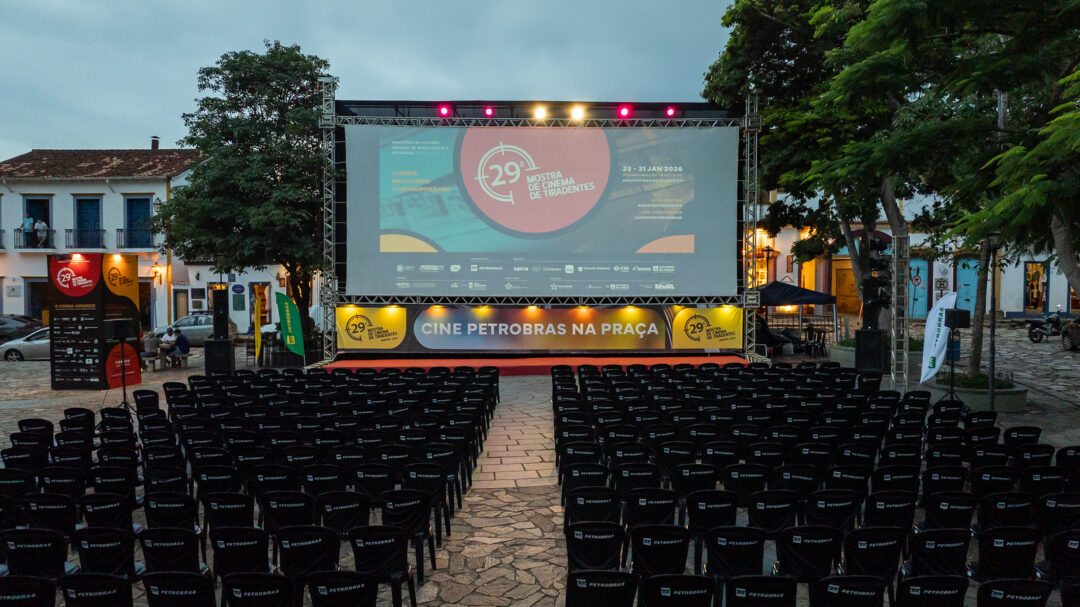 29ª Mostra de Cinema de Tiradentes, com exibição ao ar livre e estrutura montada para o público