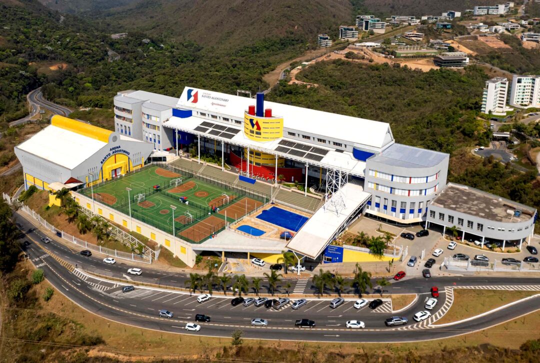 Vista aérea do Colégio Santo Agostinho, em Nova Lima, instituição que promove live gratuita para orientar estudantes sobre o Sisu 2026