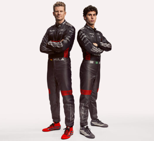 Nico Hulkenberg e o brasileiro Gabriel Bortoleto têm os novos uniformes exibidos em evento na Alemanha Nico Hulkenberg e o brasileiro Gabriel Bortoleto pilotos do R26, projeto ambicioso da Audi na F1