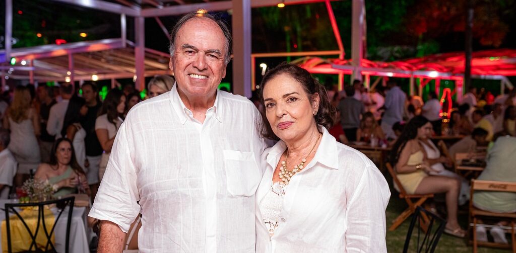 Presidente do Pampulha Iate Clube, Antonio Eustáquio da Rocha Soares, e sua esposa Moema durante a celebração do Réveillon 2026 no PIC