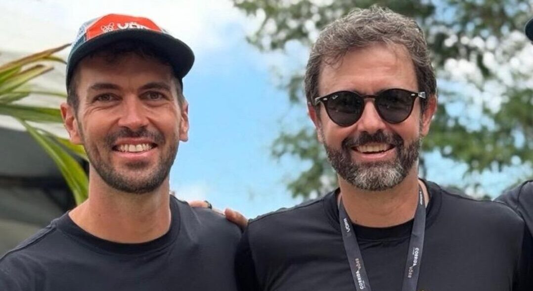 primos Eduardo Ayres e Humberto Ayres celebram os 10 anos da marca