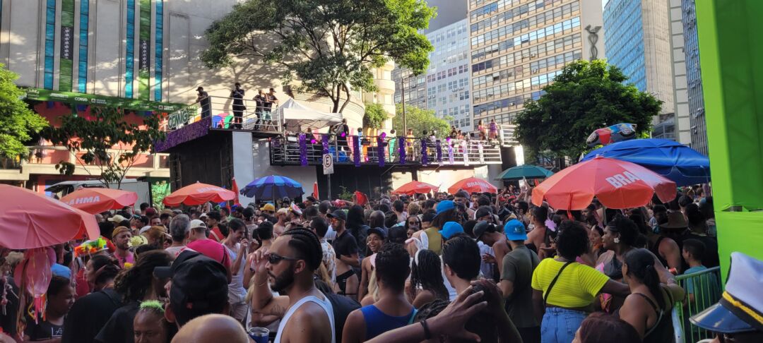 Multidão no Carnaval 2026 em Belo Horizonte durante o Carnaval da Liberdade no Centro da capital mineira