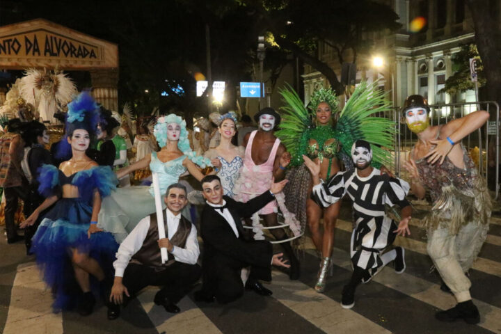 Casa Mineira leva cortejos e intervenções artísticas aos pontos de chegada de BH Foliões na ação Casa Mineira durante o Carnaval de Belo Horizonte