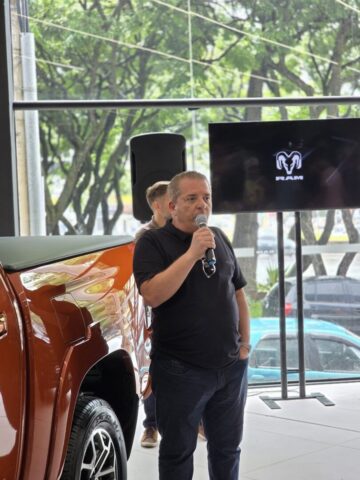 Miguel Albino lidera a equipe da Strada Ram Durante a apresentação da Ram Dakota, Miguel Albino