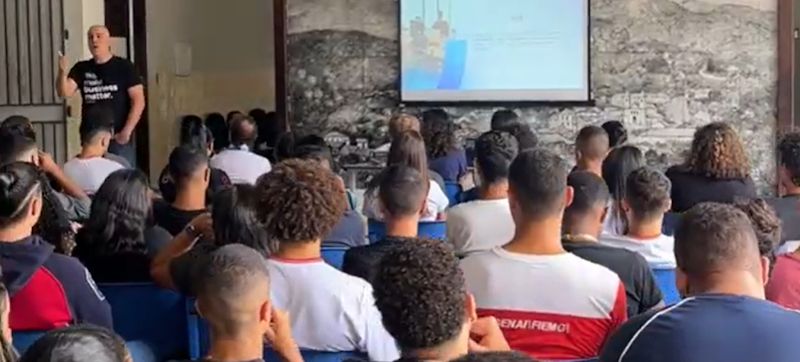 Participantes reunidos em auditório durante apresentação do hackathon da saúde em Nova Lima
