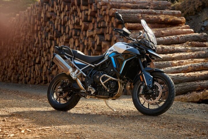 Aventura sobre roas também é com a Triumph Tiger 900 Alpine edição especial