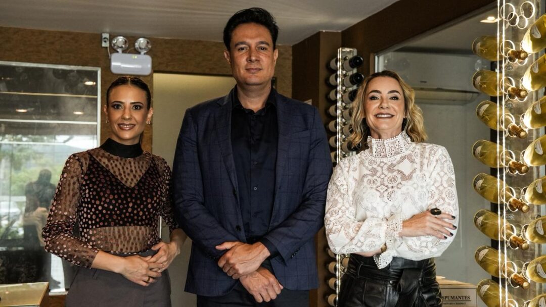 Especialistas do projeto As Três Chaves, Bárbara Gamalie, Vinícius Pacheco e Flávia Presoti, durante encontro exclusivo voltado a líderes e empresários, com foco em gestão de pessoas, reputação e vendas em alta performance