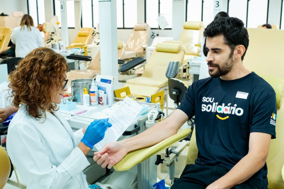 Colaborador do Grupo Bmg participa de campanha de doação de sangue no Hemocentro de Belo Horizonte antes do Carnaval