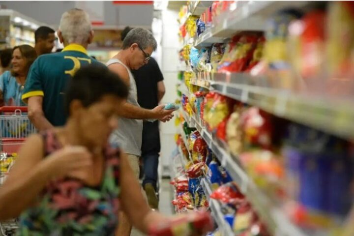 Em Uberlândia cesta ultrapassa R$ 700 Em Uberlândia cesta ultrapassa R$ 700