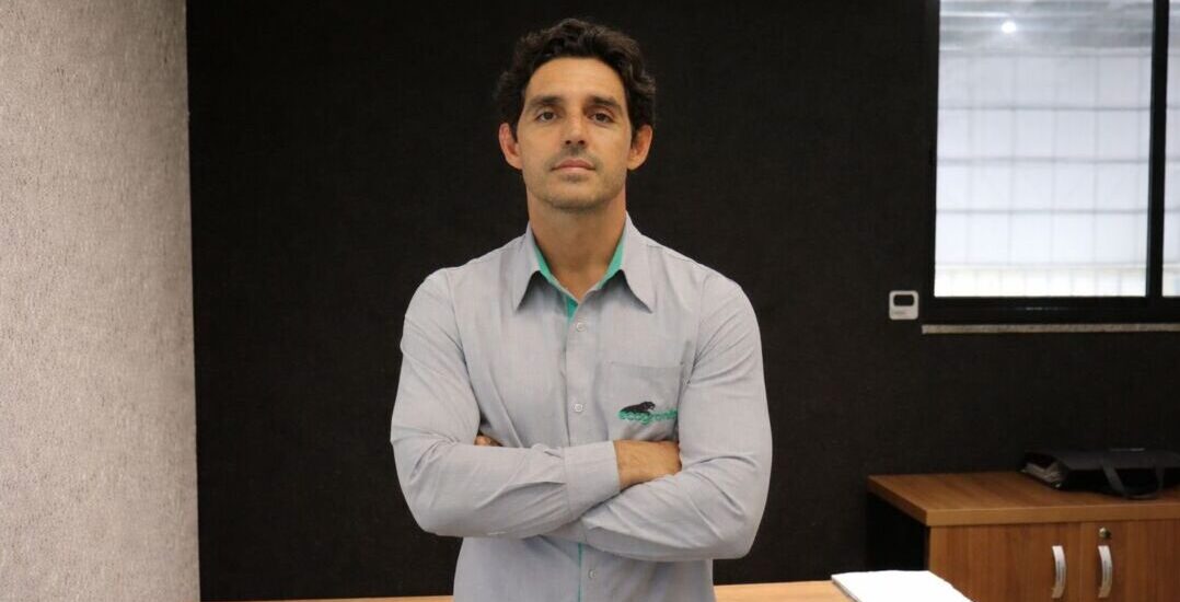 Brenno Coelho, gerente executivo da Ecogranito, em ambiente corporativo