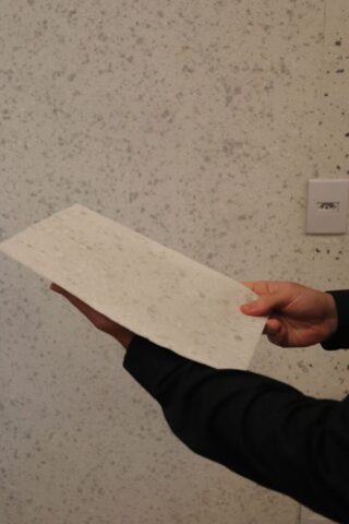 Ecogranito apresenta novos produtos da linha Primalle Aplicação de revestimento do ecogranito com efeito granito em superfície interna