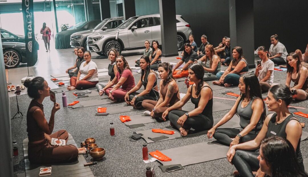 Evento da Bamaq reúne mulheres em experiência de bem-estar e contato com modelos Mercedes-Benz em Belo Horizonte