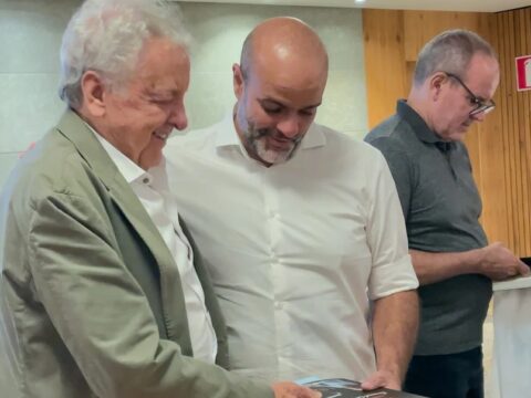 Lançamento do livro “No Ar Emanuel Carneiro”