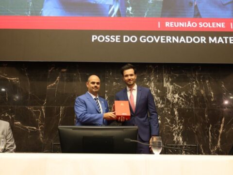 Mateus Simões e Tadeu Martins Leite que conduzu a cerimônia na ALMG