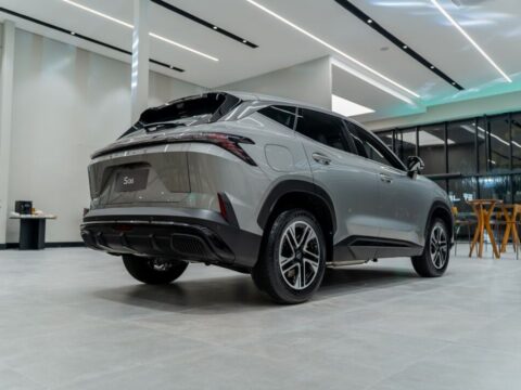Jetour S06 é um SUV com proposta mais urbana e dinâmica