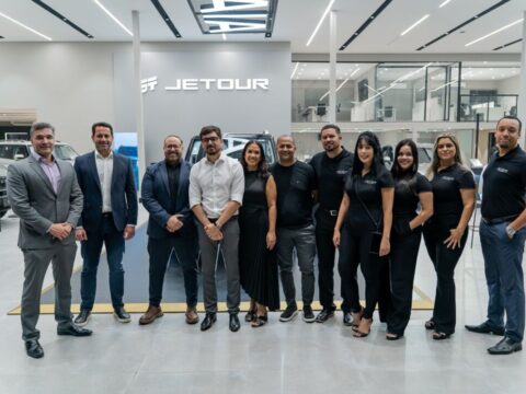 Time de vendas da Jetour Euroville