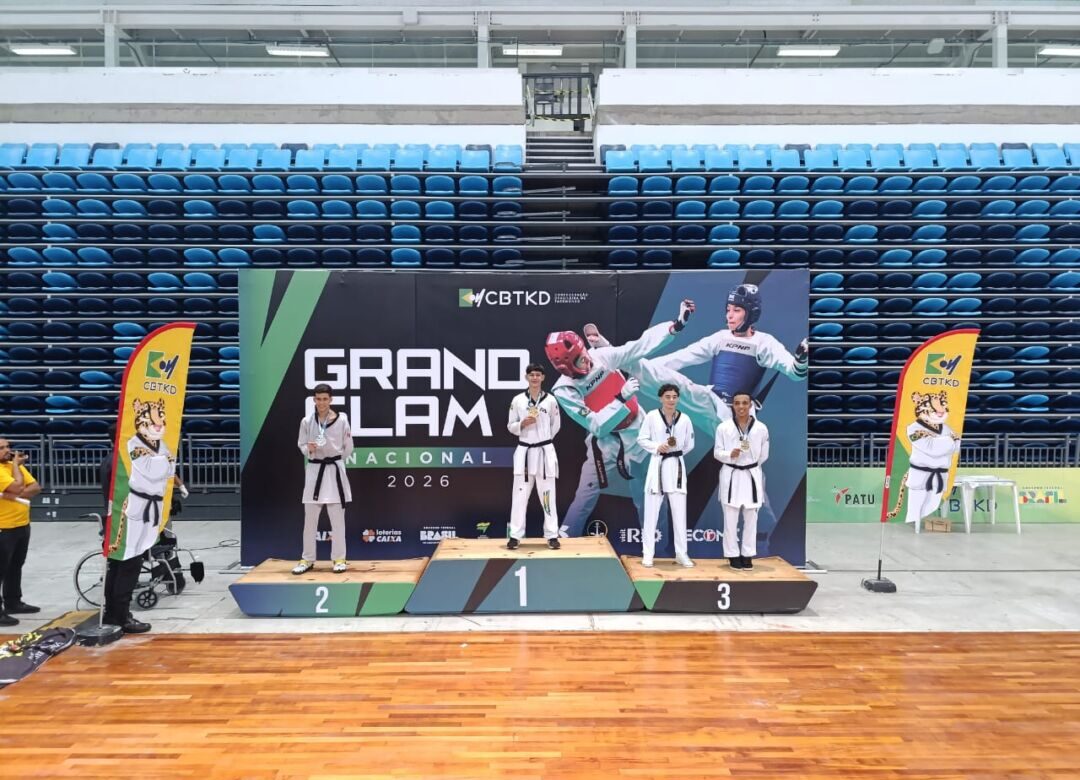 Atletas mineiros no pódio do Grand Slam de Taekwondo 2026 no Rio de Janeiro