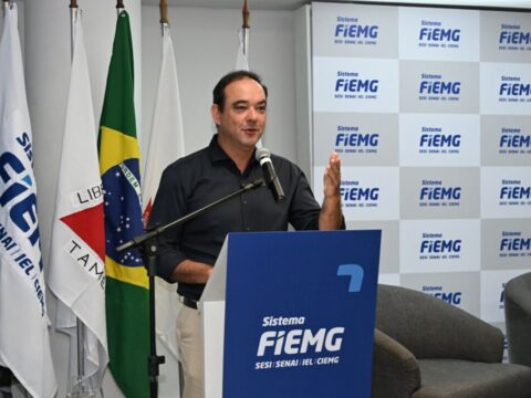 Debate da ADCE-MG teve participação de Álvaro Damião