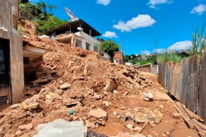 Atingidos pelas chuvas terão restituição Atingidos pelas chuvas terão restituição