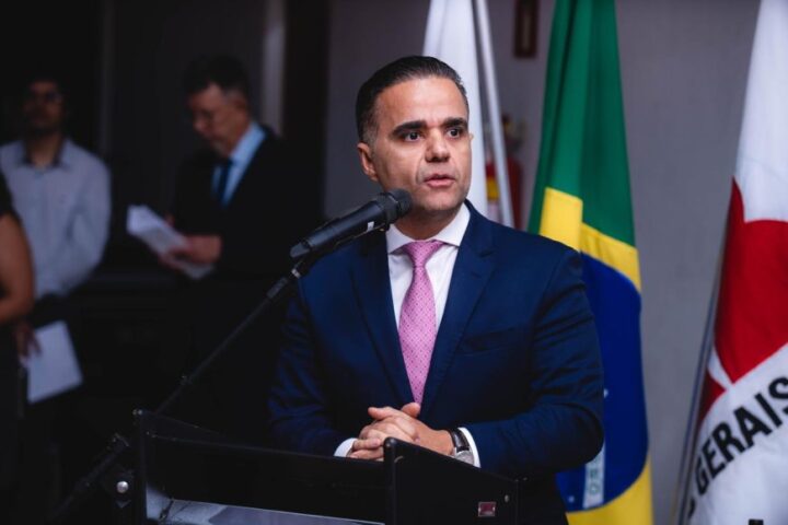 OAB MG comemora a aprovação do Projeto de Lei 4709/25 que tipifica o golpe do falso advogado como crime autônomo no Código Penal OAB MG comemora a aprovação do Projeto de Lei 4709/25 que tipifica o golpe do falso advogado como crime autônomo no Código Penal