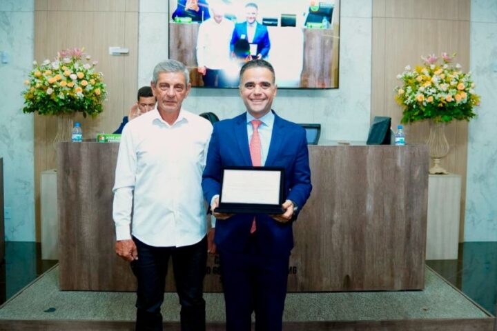 Presidente da OAB MG recebe título de Cidadão Honorário em São Gonçalo do Sapucaí Presidente da OAB MG recebe título de Cidadão Honorário em São Gonçalo do Sapucaí / Cooxupé fatura 17 bi e distribuirá 185 milhões