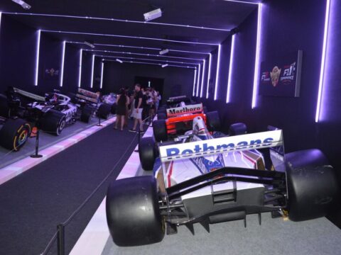 Exposição recria largada da Fórmula 1 em túnel interativo