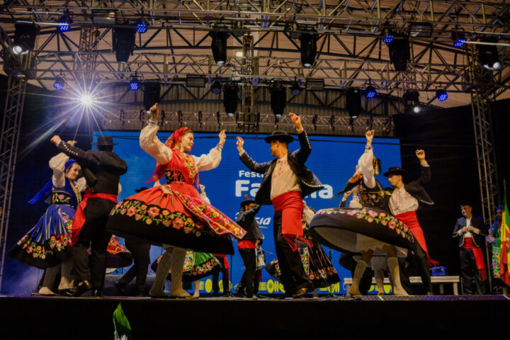 MinasTchê recebe apresentações de danças tradicionais e amplia programação cultural Grupo folclórico se apresenta com danças tradicionais durante festival cultural em Belo Horizonte é outra atração junto com estreia de Michael