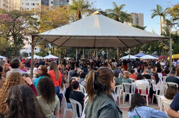 BH Cult celebra nove anos com evento na Praça da Assembleia Público acompanha apresentações musicais durante evento BH Cult na Praça da Assembleia, em Belo Horizonte