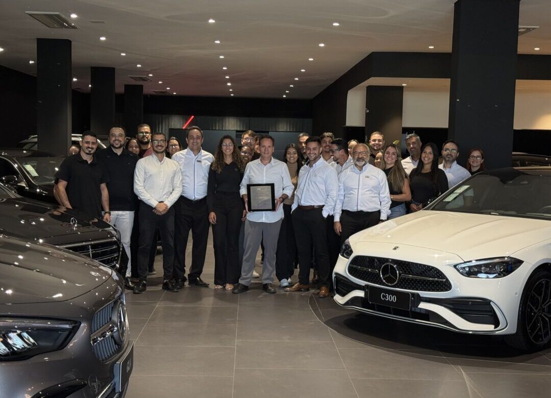 Equipe da Bamaq Automóveis celebra certificação Ouro StarClass da Mercedes-Benz em Belo Horizonte
