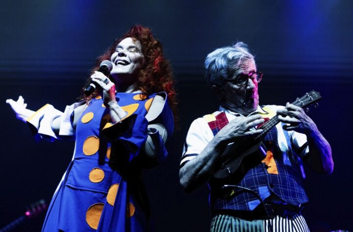 Palavra Cantada abre Diversão em Cena 2026 em Belo Horizonte Show Palavra Cantada 30 anos com Sandra Peres e Paulo Tatit no palco em apresentação musical