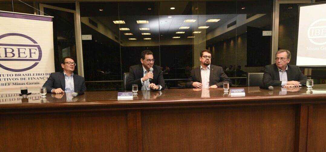Painel do Ibef-MG reúne especialistas em encontro de 2026 para debate sobre cenário macroeconômico e perspectivas eleitorais