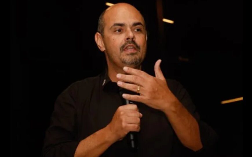 Simões usa evento como palanque