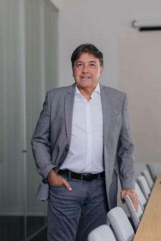 Alex Veiga Alex Veiga