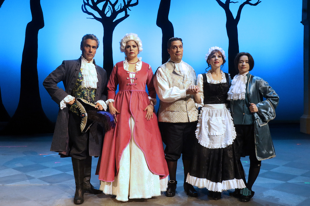 Elenco da ópera “As Bodas de Fígaro”, de Wolfgang Amadeus Mozart, em cena no Palácio das Artes, em Belo Horizonte