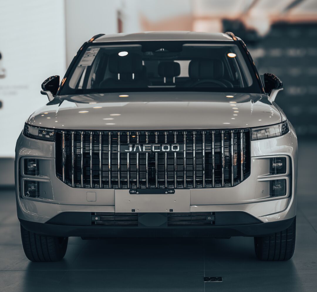 Jaecoo 7 Elite chega a BH com proposta de híbrido premium acessível Vista frontal do SUV híbrido Jaecoo 7 Elite apresentado pela Carbel em Belo Horizonte, modelo aposta em tecnologia, autonomia elevada e proposta premium acessível