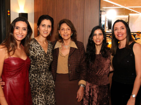 Convidados reunidos durante evento exclusivo do empreendimento Lunna Savassi, realizado no stand de vendas na Savassi, em Belo Horizonte