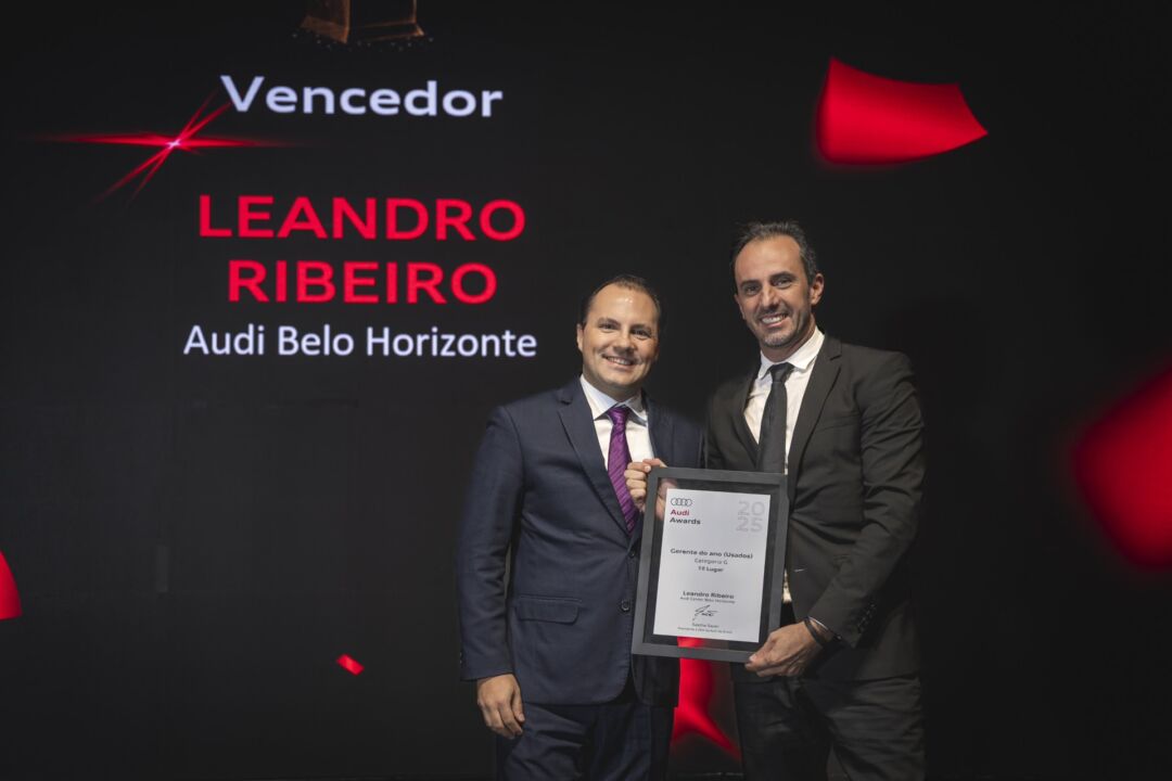 Leandro Ribeiro recebe premiação durante o Audi Dealers Awards 2025 representando a Audi Belo Horizonte