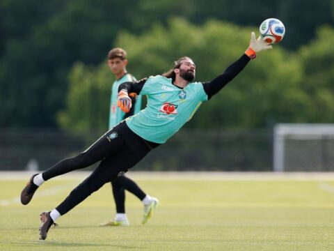 Alisson durante treino pela Seleção Brasileira em Nova Jersey