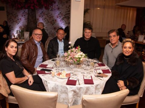 Nadim Donato com sua mulher Renata Araújo Donato com representantes da Fecomércio MG