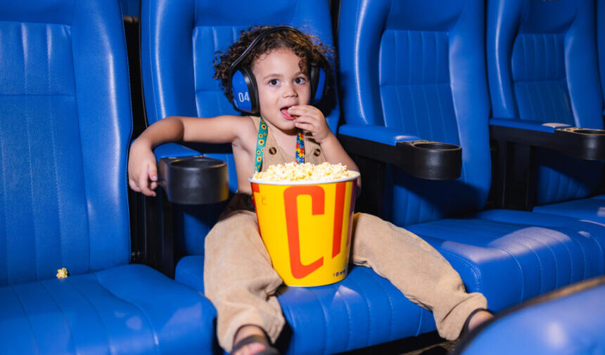 Sessões adaptadas de filme infantil garantem inclusão e conforto para diferentes públicos