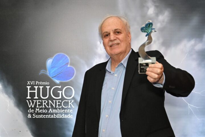 Carlos Nobre recebe homenagem como Ambientalista do Ano no XVI Prêmio Hugo Werneck Alerta climático pauta debates no 16º Prêmio Hugo Werneck