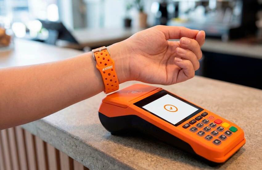 Tecnologia financeira chega a anéis e pulseiras com pagamento por NFC