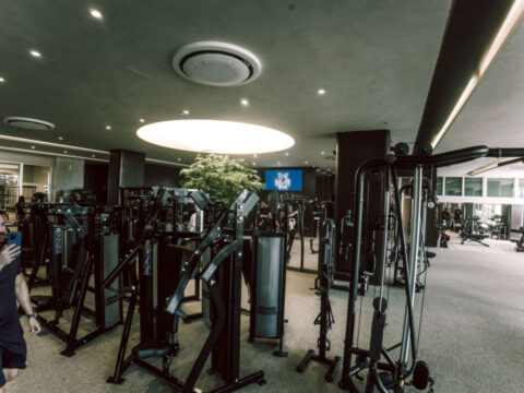 Clube de alto luxo abre as portas para convidados em noite exclusiva de pré-estreia