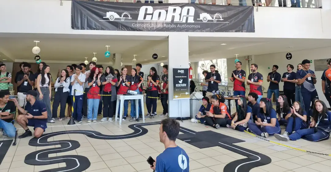 Estudantes participam da Competição de Robótica da UFMG, evento que aproxima jovens da engenharia e da tecnologia em Minas Gerais