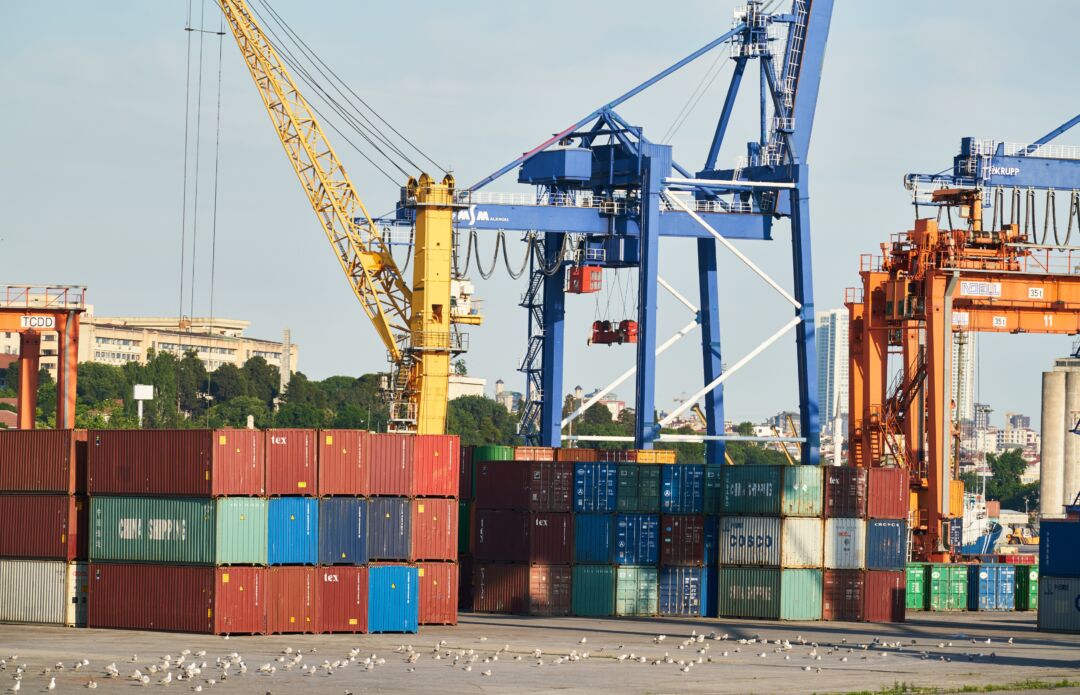 Tarifa dos EUA pressiona exportações e preocupa a Fiemg